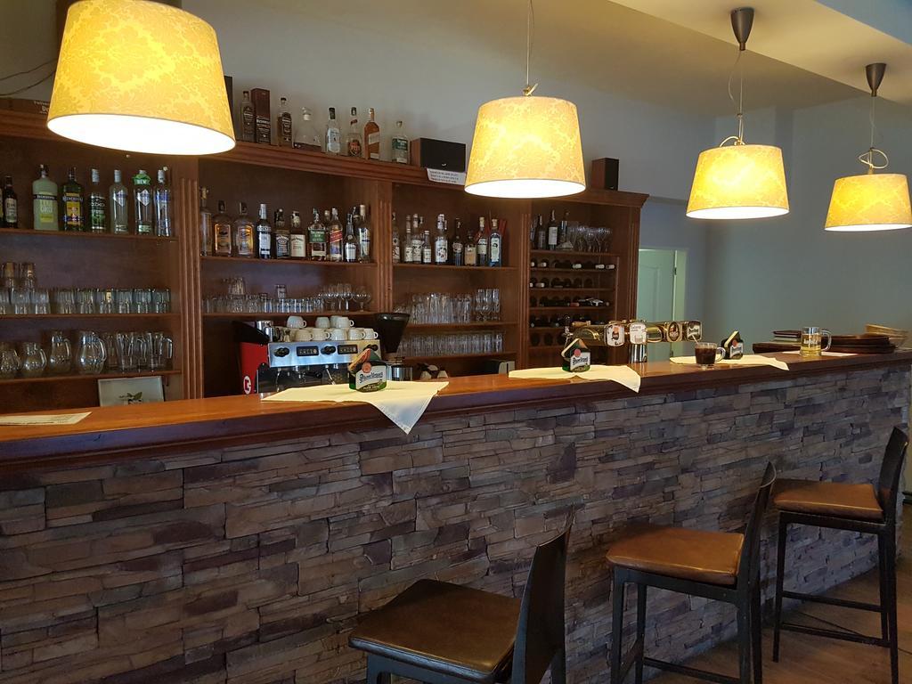 西叶斯塔罗迪尼酒店 帕尔杜比采 外观 照片